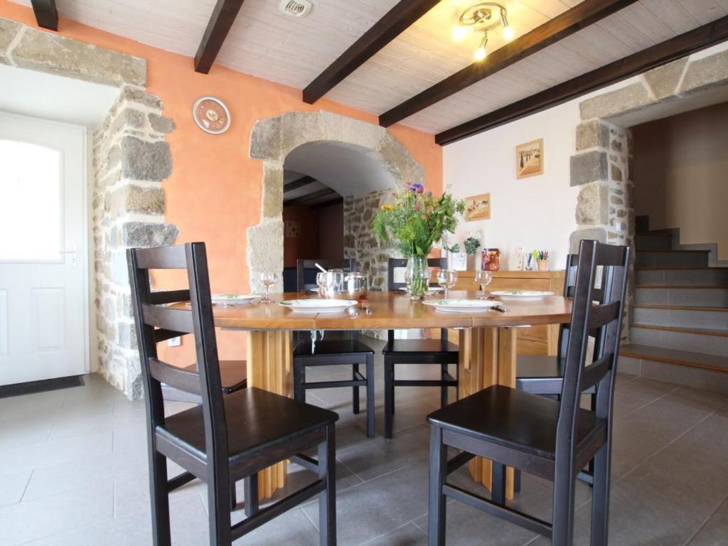Gîte Saint-Just-prés-Brioude, 4 pièces, 6 personnes - FR-1-582-231 photo 2