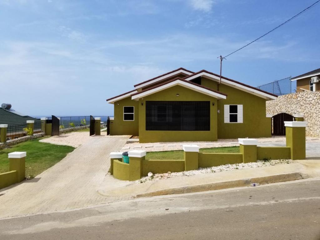 Villa verde Jamaica - Oceanview Getaway, Gated & Secured photo 2