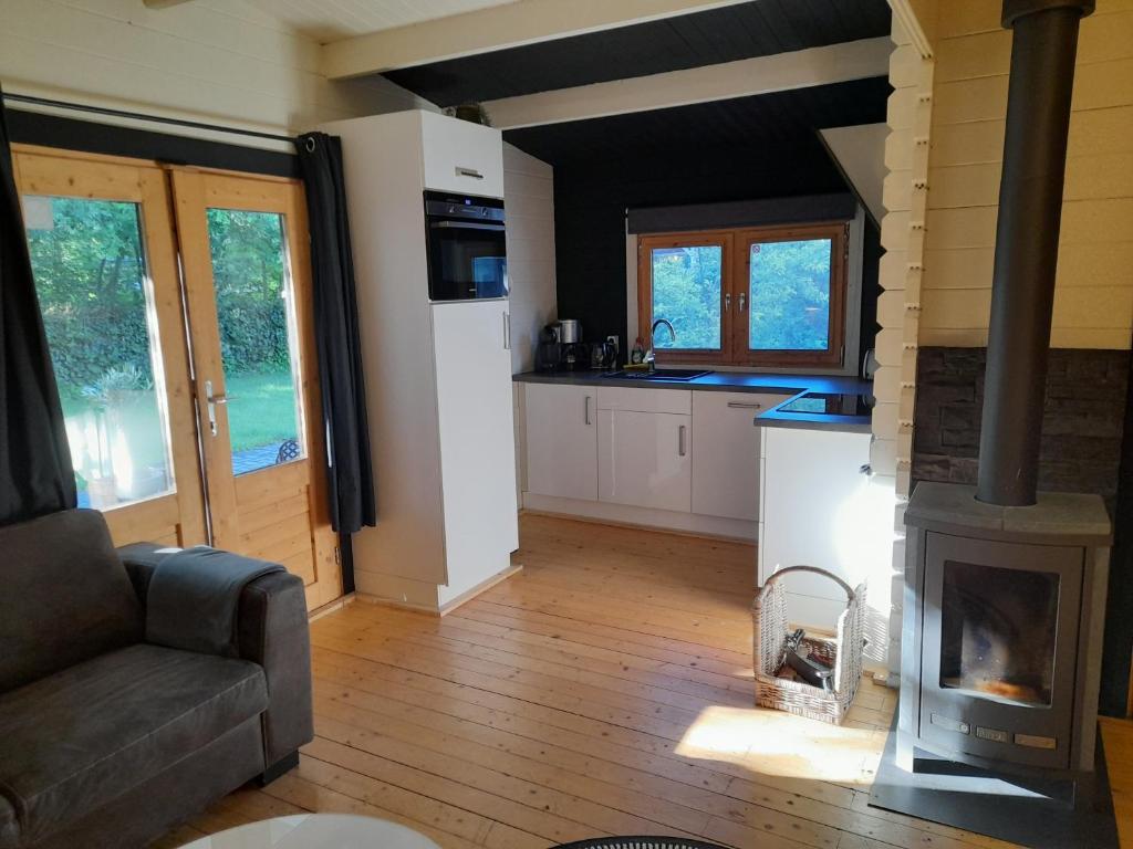 5 persoons chalet met gezellige houtkachel nabij Wildlands Emmen photo 4