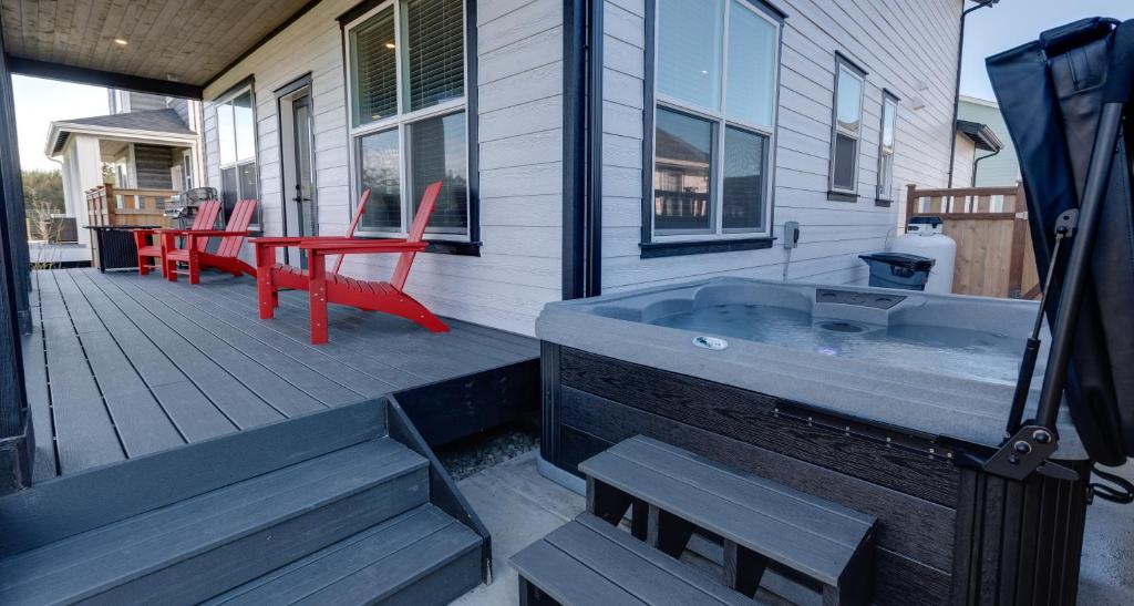 Sunset Beach Manor - Oyhut Bay Seaside Village photo 2