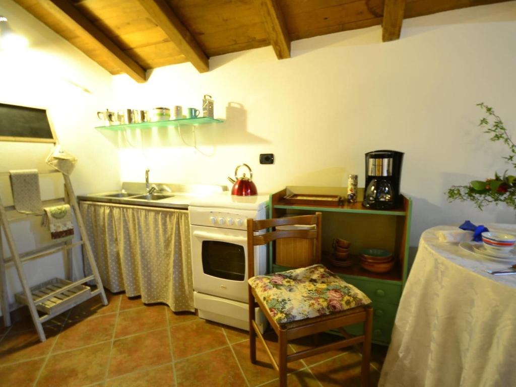 Scenic apartment in Vezzi Portio with private garden photo 3