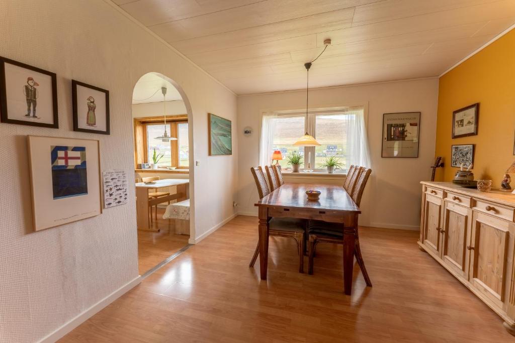 Scenic Village / Nature / Cozy House / 4 BR photo 4