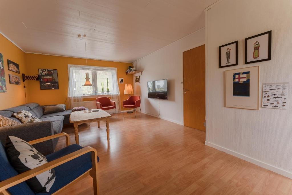 Scenic Village / Nature / Cozy House / 4 BR photo 2