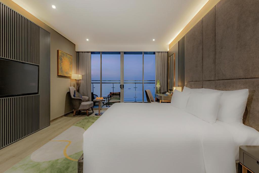 Le Sands Oceanfront Danang Hotel