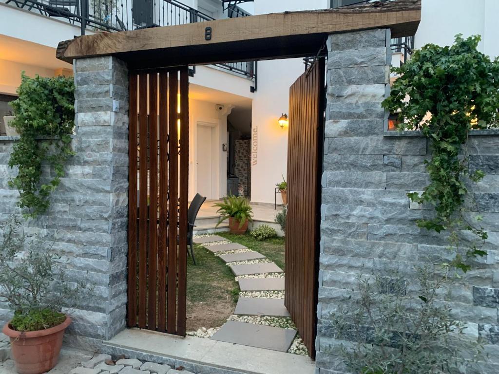 Arden's House photo 2