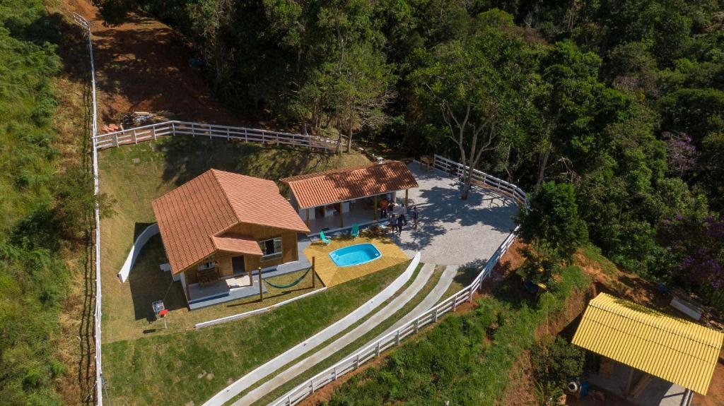 Recanto Águas Nascentes - Casa na serra com piscina e cachoeira no quintal!! photo 3