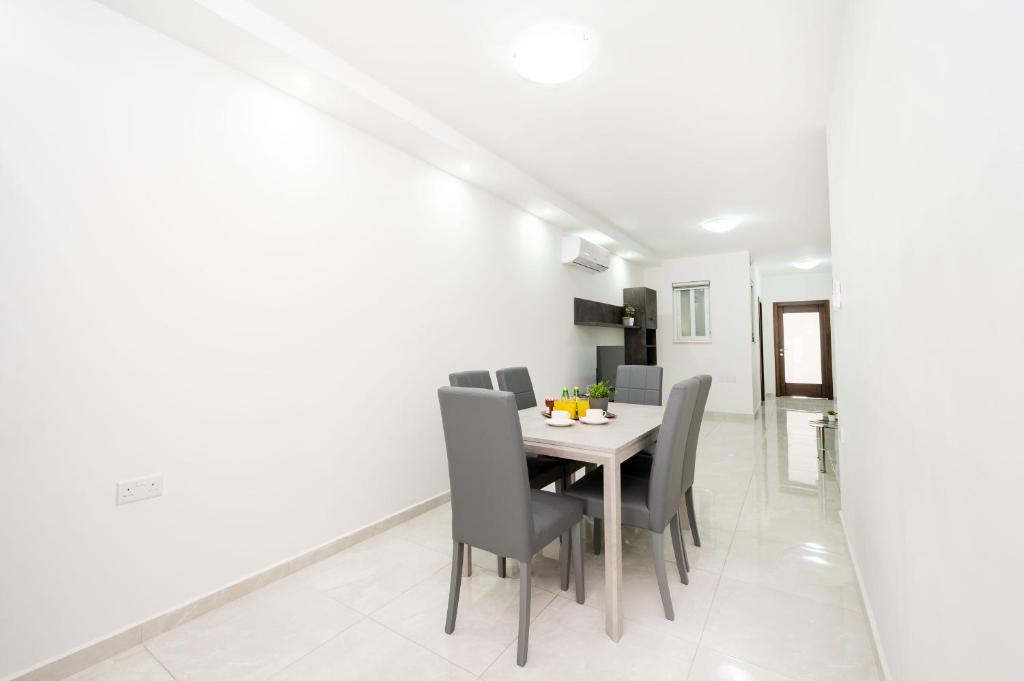 Vela Blu Apartments - Rose Court photo 3