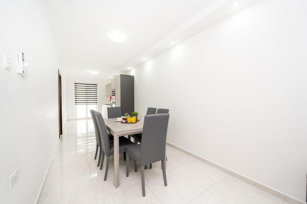 Vela Blu Apartments - Rose Court photo 2