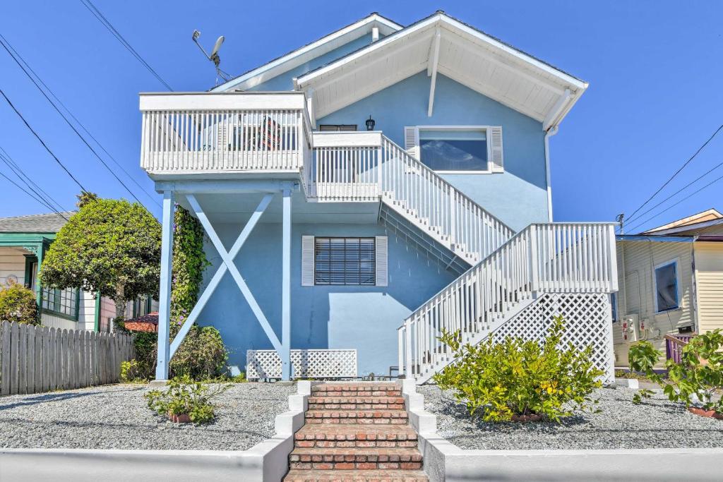 Breezy and Central Monterey Apt with Bay View! photo 2