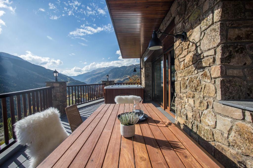{
  "en-gb": "Luxury Ski Chalet Andorra"
} photo 1