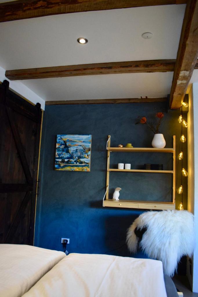 The Sybilla Apartment - cosy and modern basement apartment photo 3