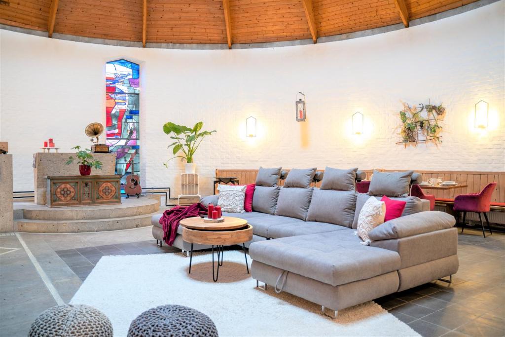 dreamcation - Ehemalige Kirche & Souterrain Wohnung, 3D-Tour, Terrasse, BBQ, Kamin photo 3