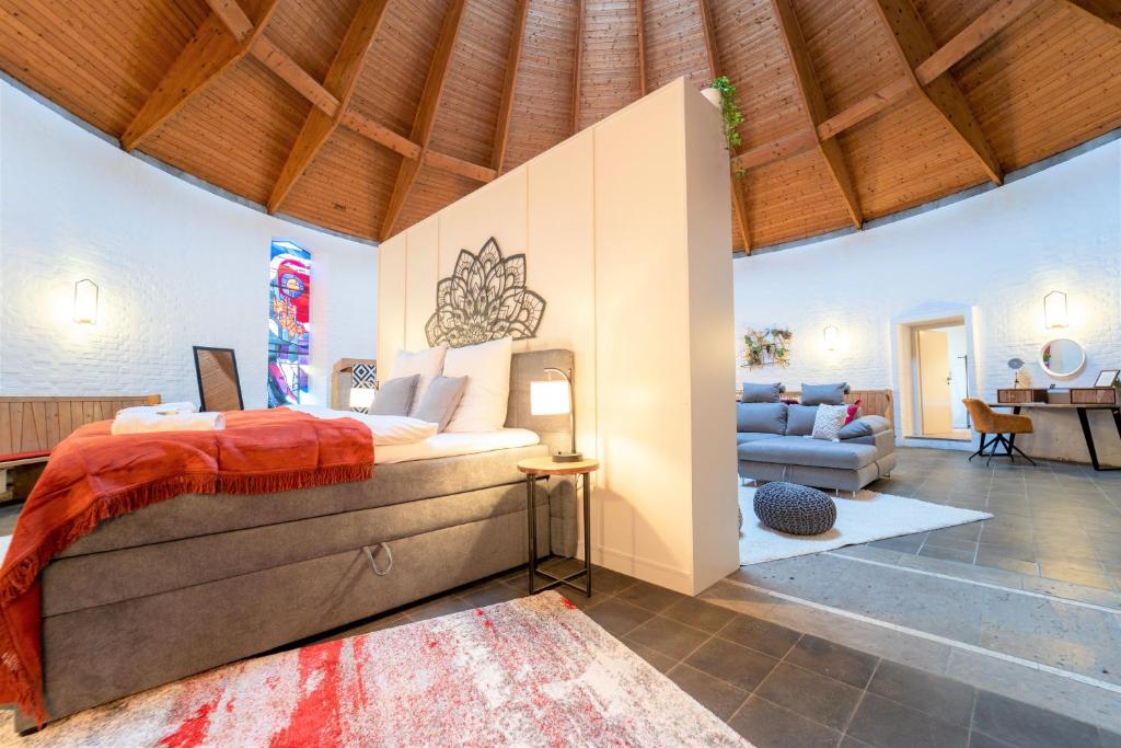 dreamcation - Ehemalige Kirche & Souterrain Wohnung, 3D-Tour, Terrasse, BBQ, Kamin photo 1
