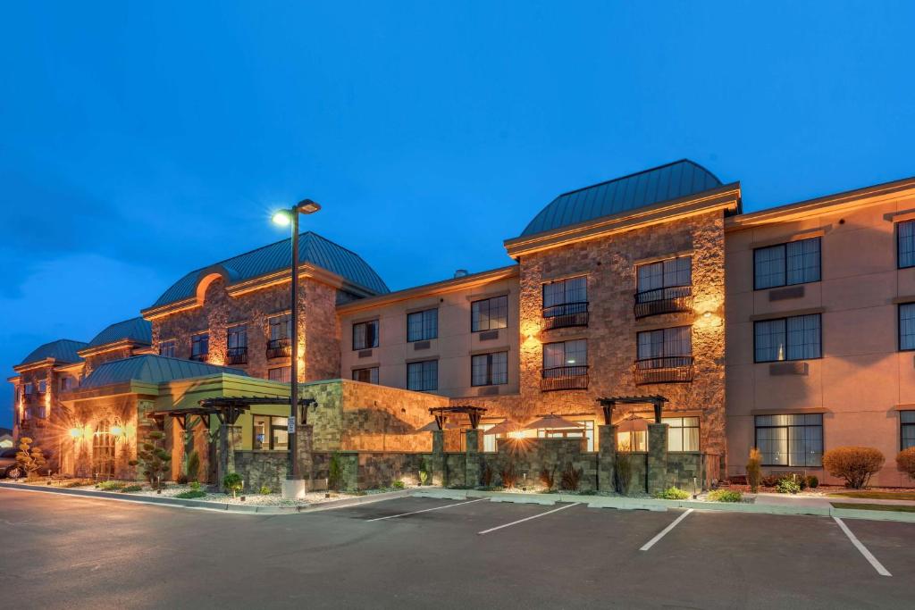 Best Western Premier Pasco Inn & Suites image