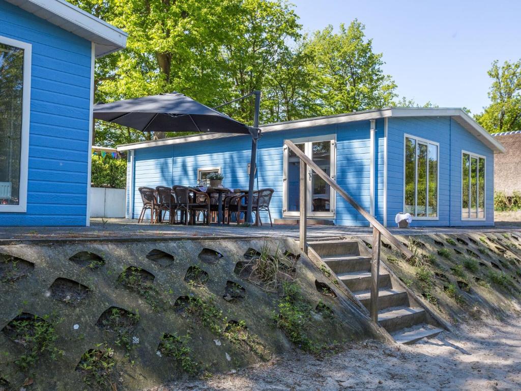 Beautiful house with sandy beach near Giethoorn
