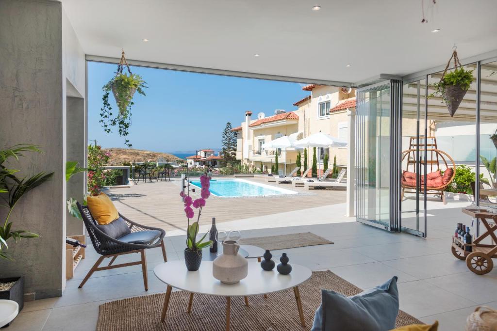 Sea view villa with private pool close to the beach photo 3