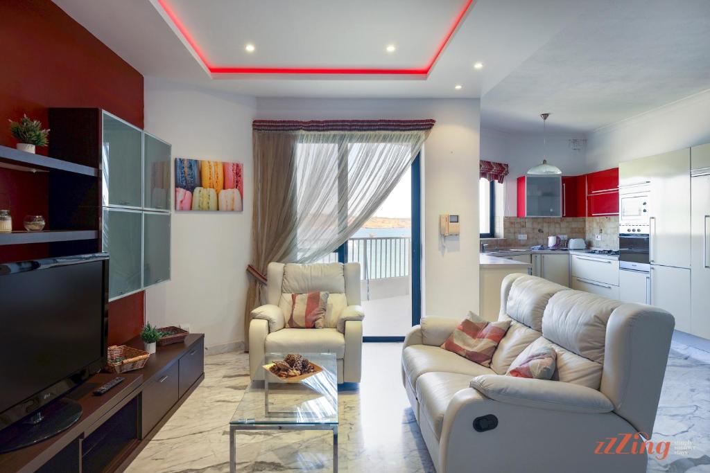 Seafront 2 Bedroom Apartment overlooking Bay photo 1