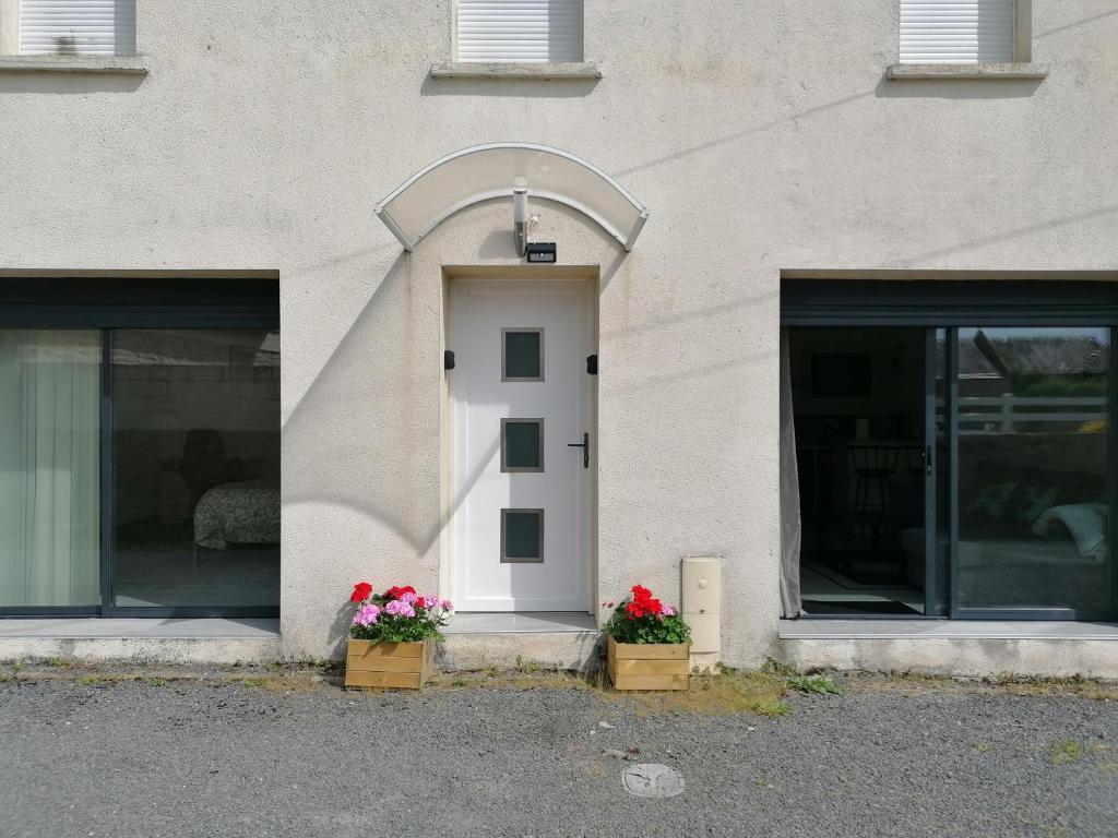 Maison rénovée cour fermée et terrasse 800 m plage Omaha beach avec table de ping pong proche Port en Bessin photo 4