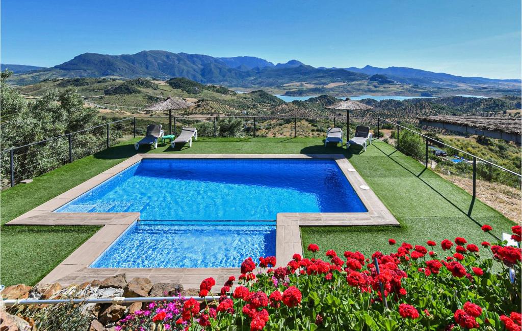 Amazing Home In El Jaral With Wifi, Private Swimming Pool And 2 Bedrooms