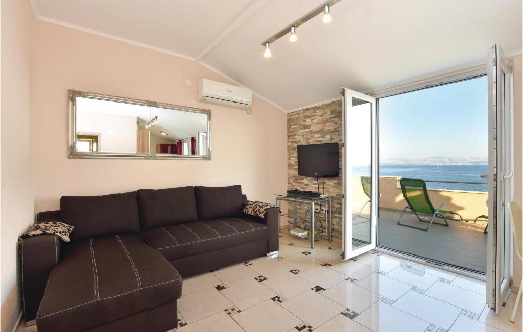 Stunning Home In Rogac With 4 Bedrooms And Wifi photo 1