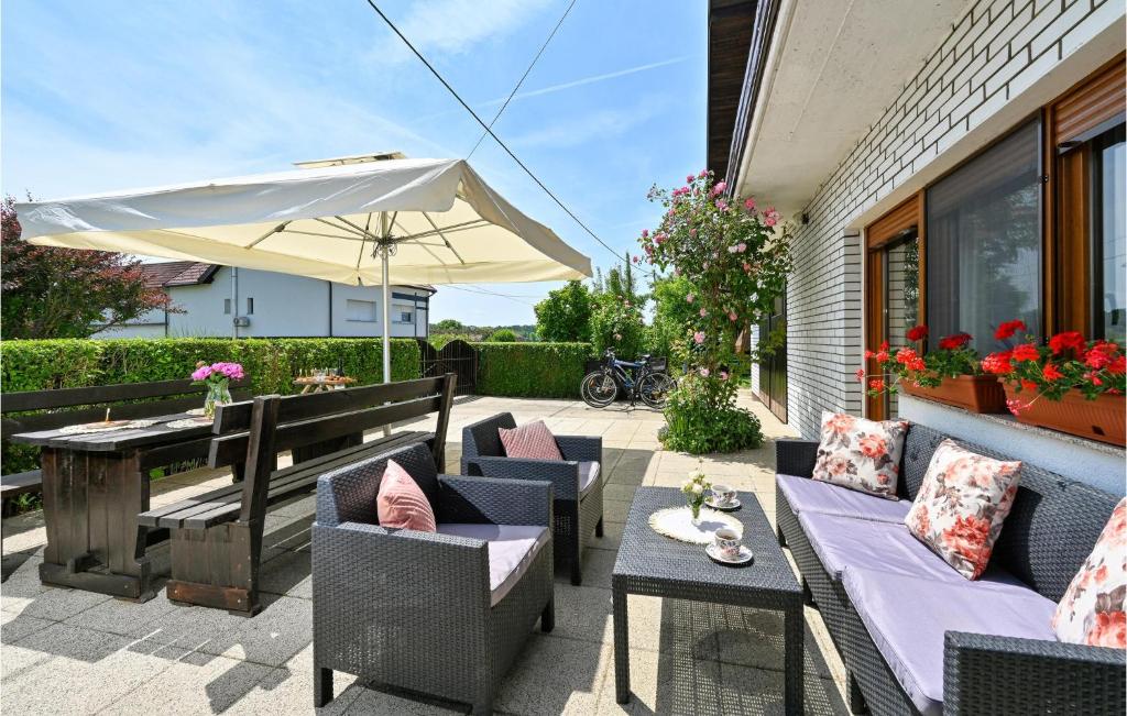 Amazing Home In Gudovac With Wifi, 2 Bedrooms And Outdoor Swimming Pool photo 1
