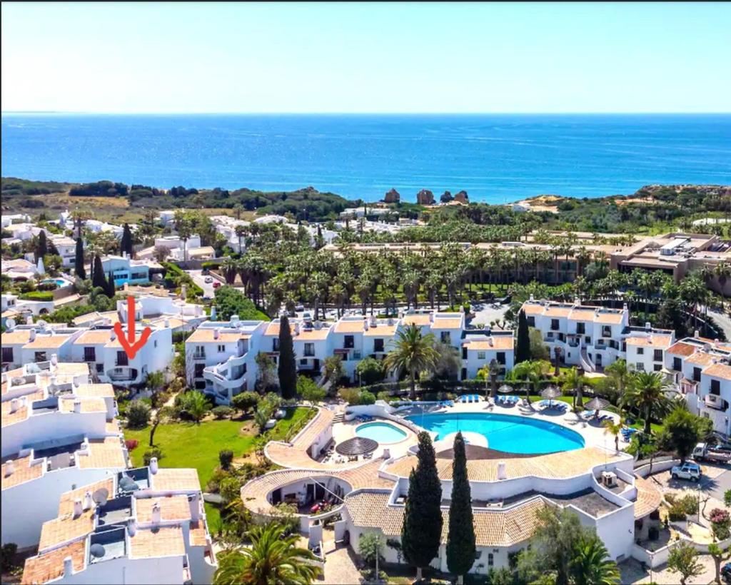 Beach Praia - Sleep 5 - Pool - Free wi-fi - Air Con photo 3