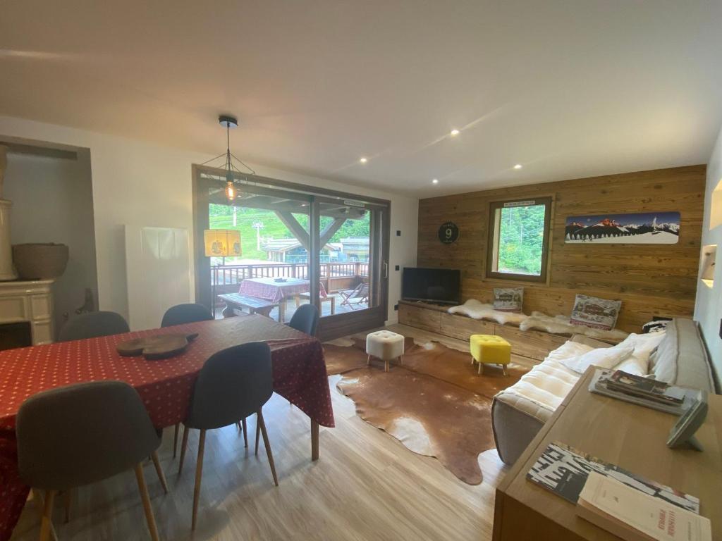 Appartement La Clusaz, 4 pièces, 7 personnes - FR-1-437-45