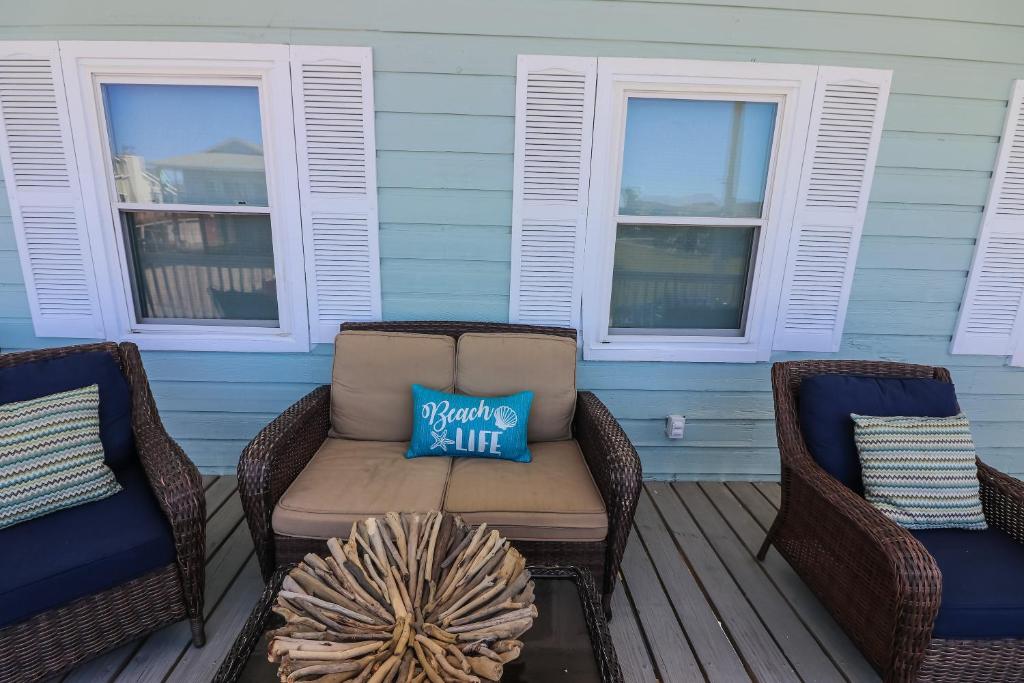 In-home Bar Lounge and Arcade Stay Entertained at The Sea Shed image