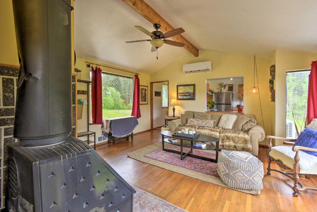 Peaceful Cabin on Horse Farm, 5 Mi to Town! photo 4