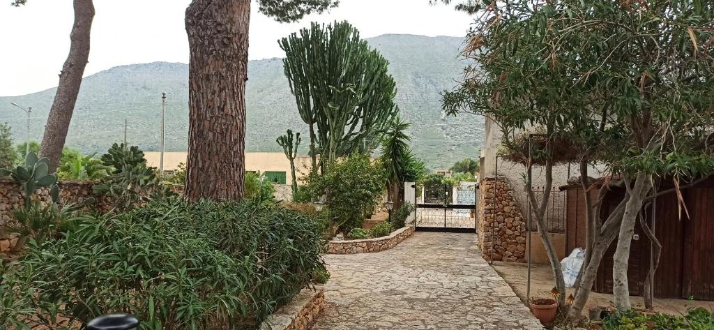 Villa indipendente con patio giardino e parcheggio photo 2