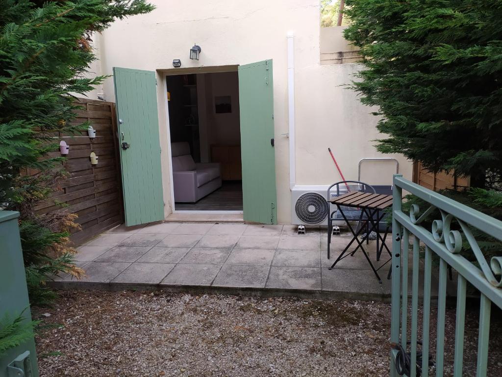 Petit Studio, terrasse, jardinet, climatisation, wifi photo 1