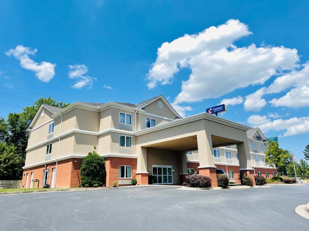 Comfort Inn & Suites Augusta Fort Eisenhower Area image