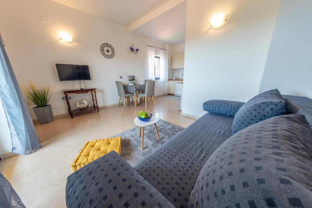 Apartments Krivičić blue photo 2