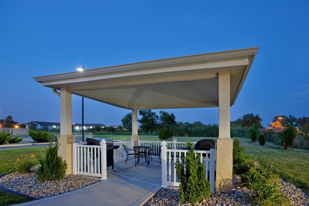 Candlewood Suites Merrillville, an IHG Hotel photo 2