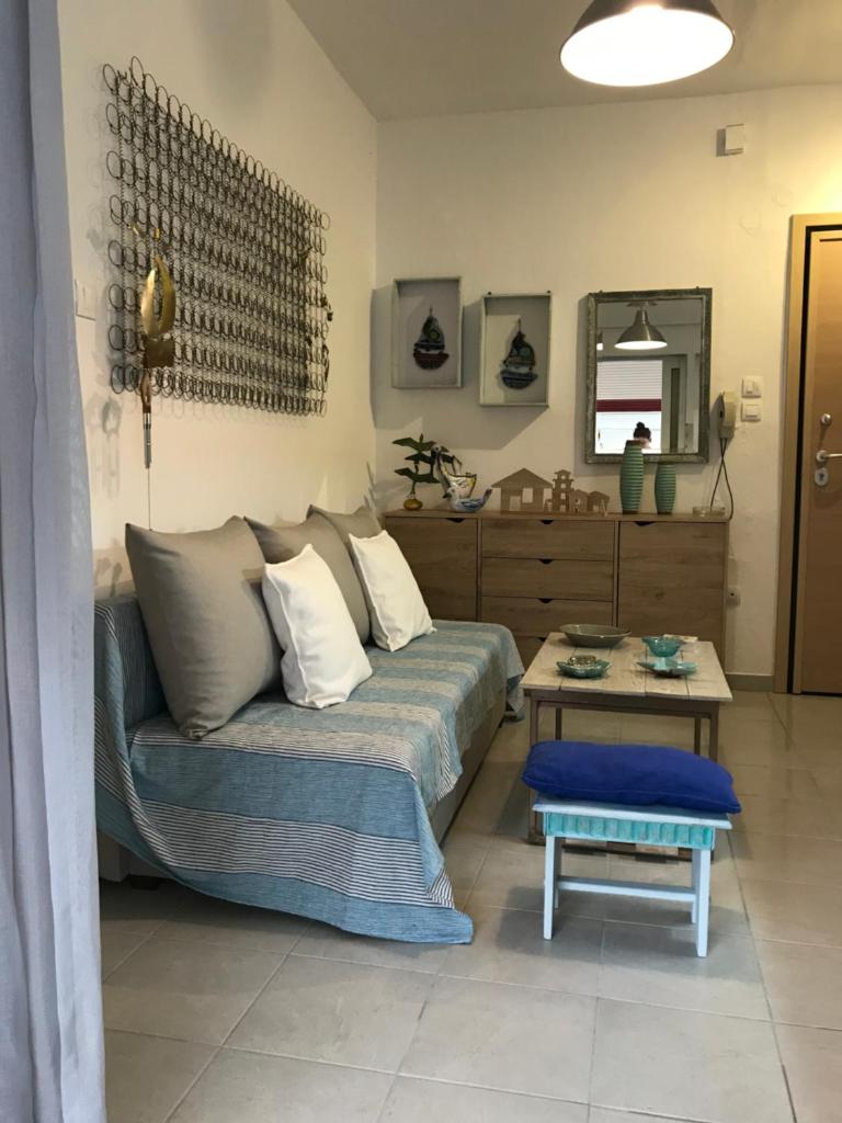 Grey Theros Apartments photo 3