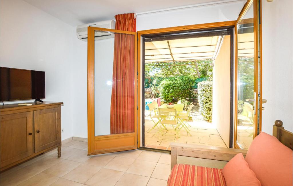 Awesome Apartment In Belgodre With Outdoor Swimming Pool, 2 Bedrooms And Heated Swimming Pool photo 3