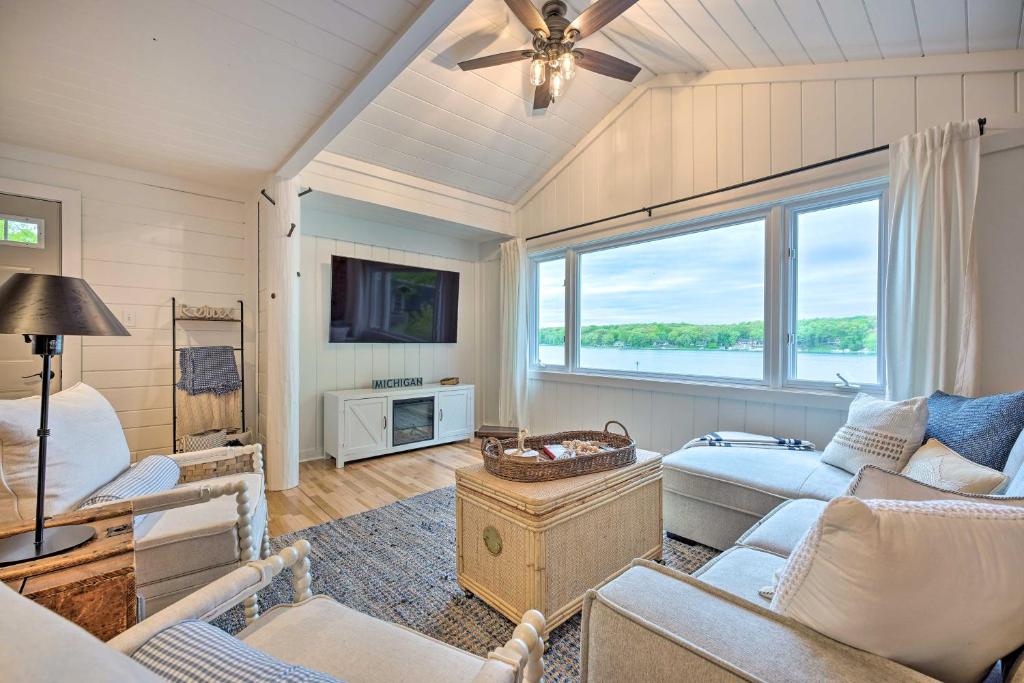 Lakefront Battle Creek Home with Fishing Dock!