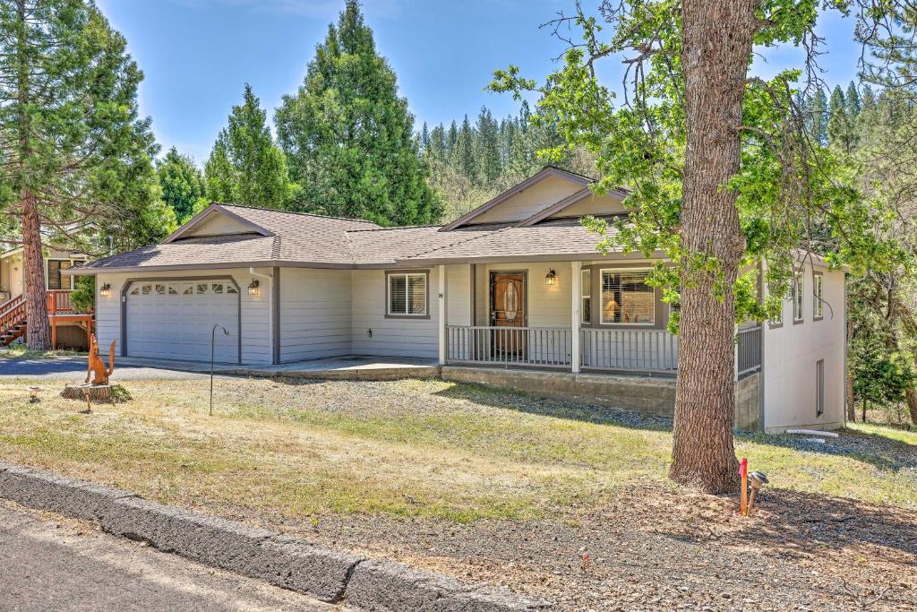Stunning Groveland Home with Outdoor Kitchen! photo 1