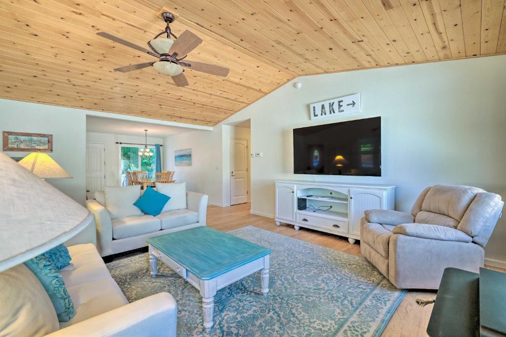 Stunning Groveland Home with Outdoor Kitchen! photo 4