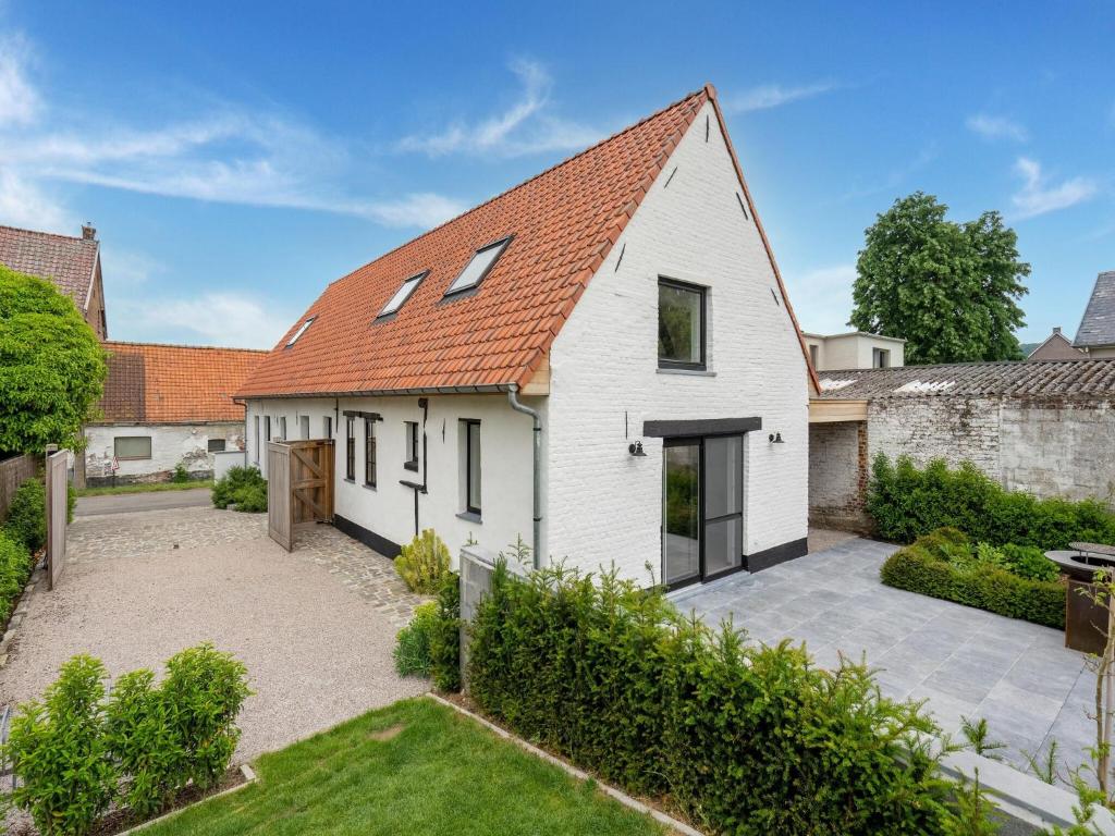 Lovely holiday home in Mont de l Enclus with garden