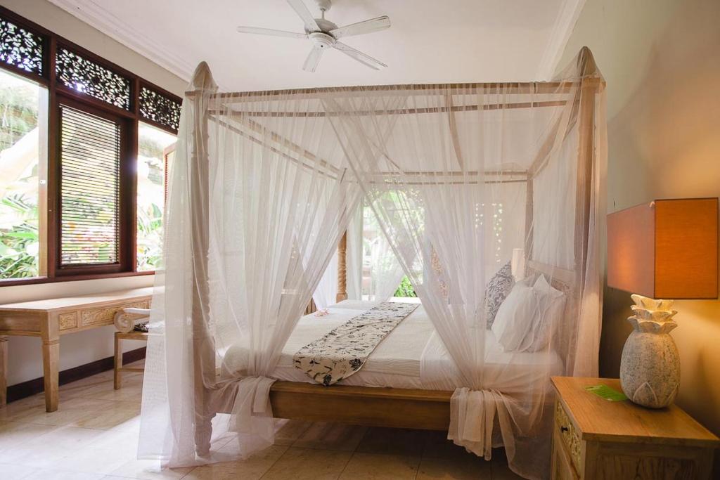 Honeymoon Guesthouse - Tap to explore photos