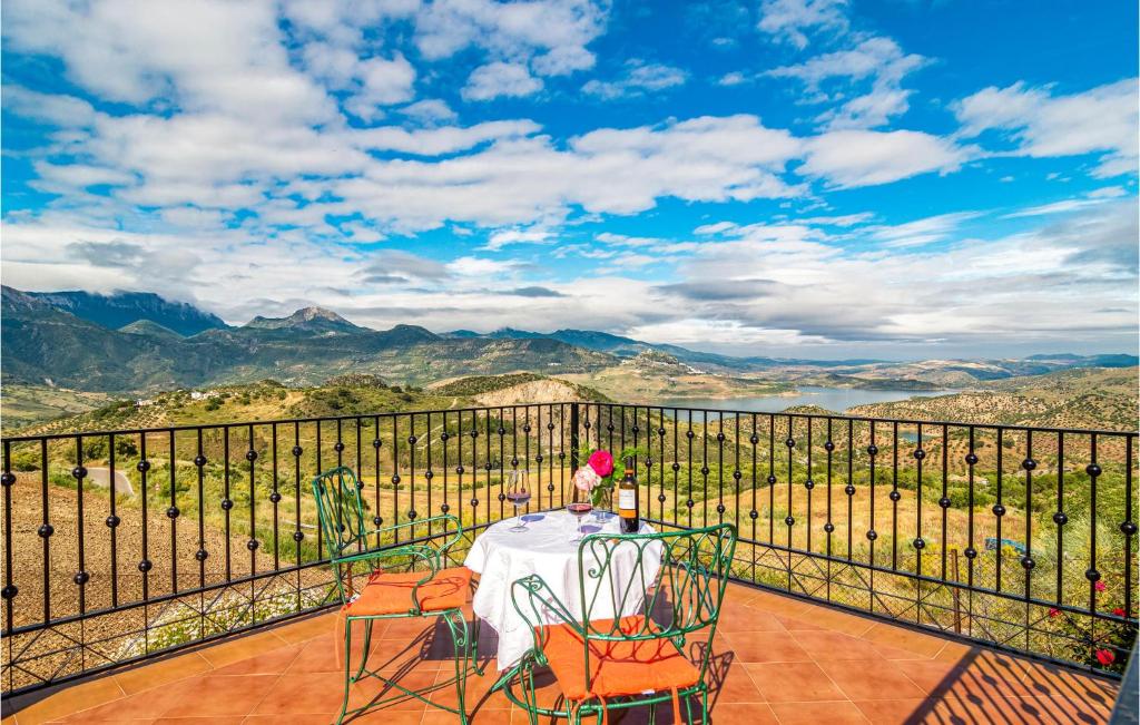 Amazing Home In El Gastor With 3 Bedrooms, Wifi And Swimming Pool photo 2
