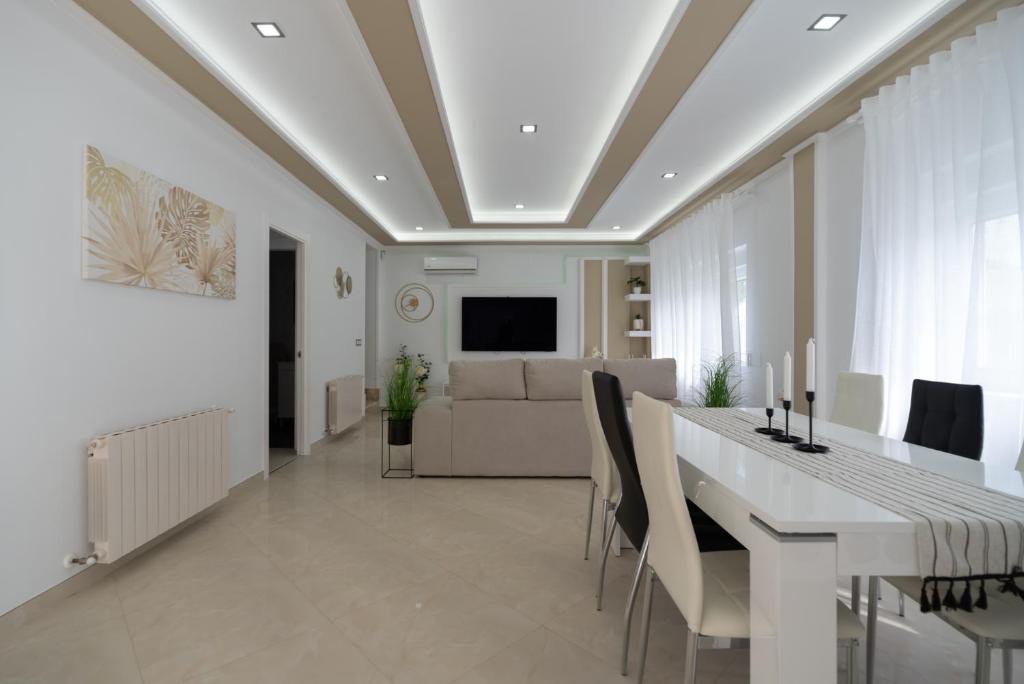 DREAM HOUSE photo 3