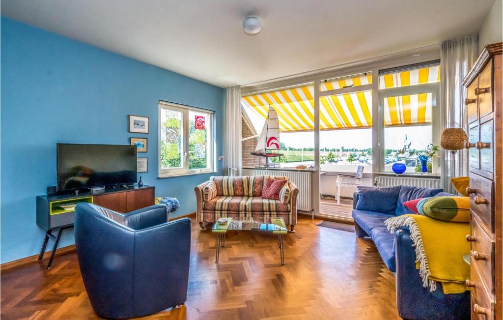 Beautiful Home In Bruinisse With Wifi And 3 Bedrooms photo 2