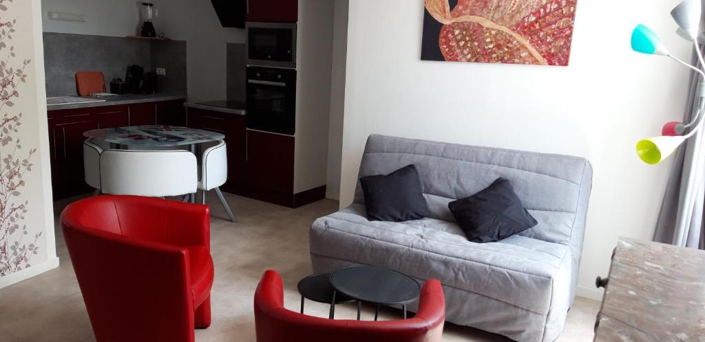 Triplex tout confort, plein centre ville Bauge en Anjou photo 3