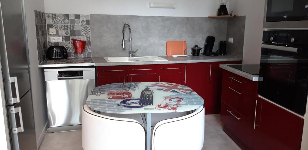 Triplex tout confort, plein centre ville Bauge en Anjou photo 2