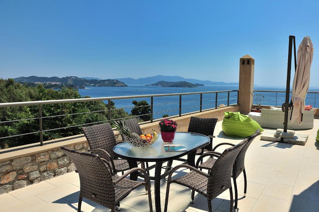 Golden King Villas photo 2