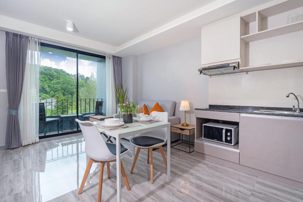 Tropical Living Surin Beach Phuket photo 1