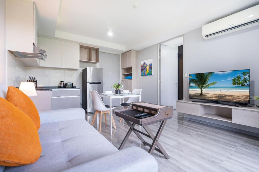 Tropical Living Surin Beach Phuket photo 2