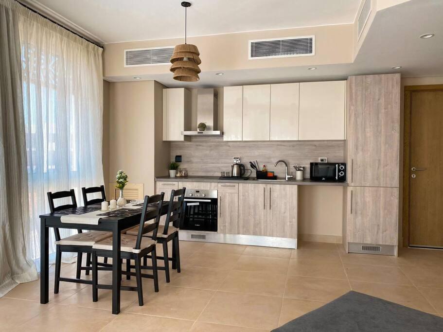 Lovely 1 Bedroom apt. At Mangroovy residence with free access to the Beach and Pools photo 2